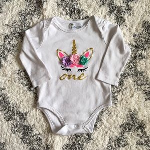 🦄 Unicorn glitter “one” onesie
